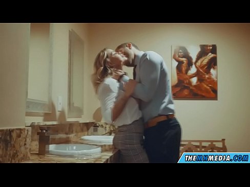 ❤️ Nalika pirang busty seduces anjeun dina restroom umum porno homemade di urang ﹏